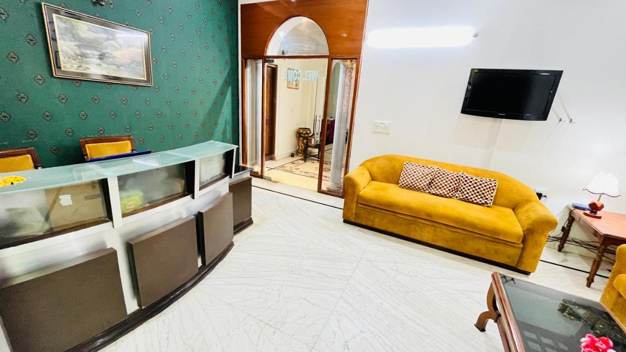 Hotel Starline Sector 28 Gurgáon Exteriér fotografie